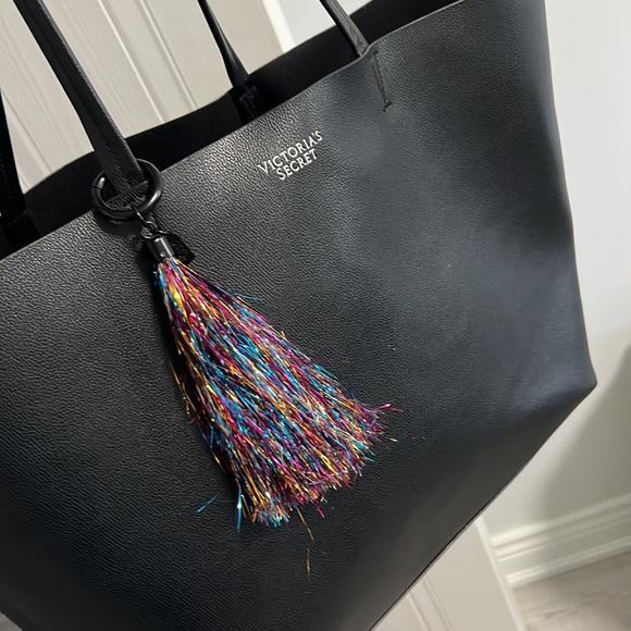 Faux leather Victoria Secret Tote Bag 🩷🩵🤍 - Picture 6 of 6